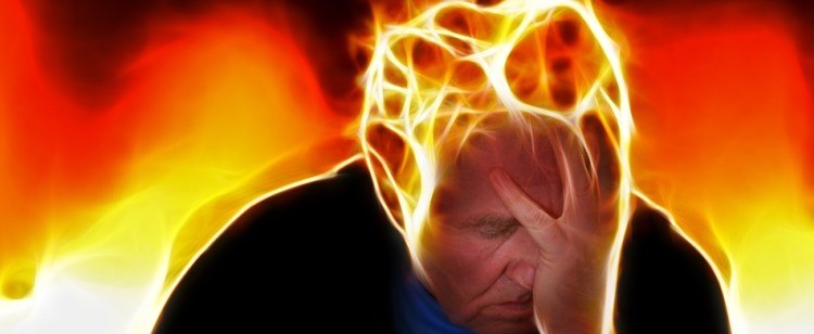 El dolor de cabeza (cefalea). 